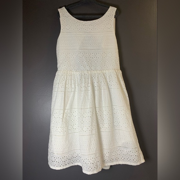 H&M Other - H&M Elegant White Eyelet Open Back  dress Size 9